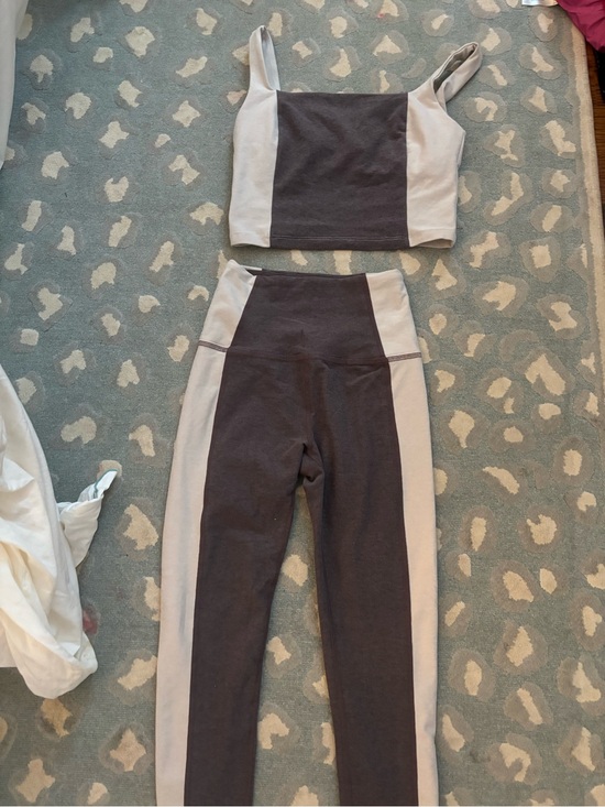 Beyond Yoga Tops - Beyond Yoga Gray & Cream Athletic set
